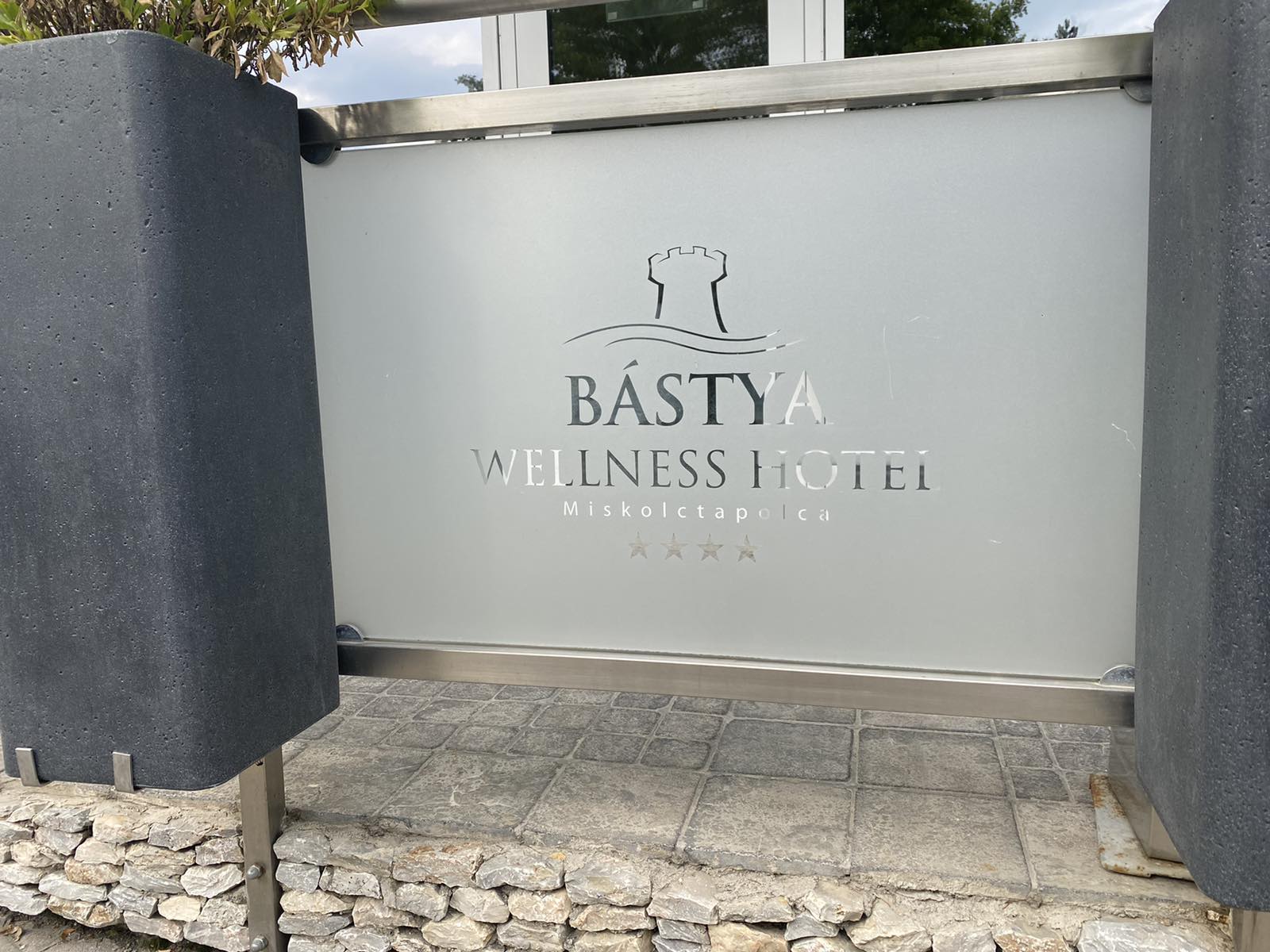 Bástya hotel opálfólia