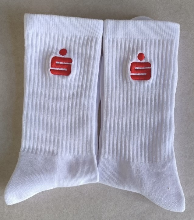 Erste hímzett zokni