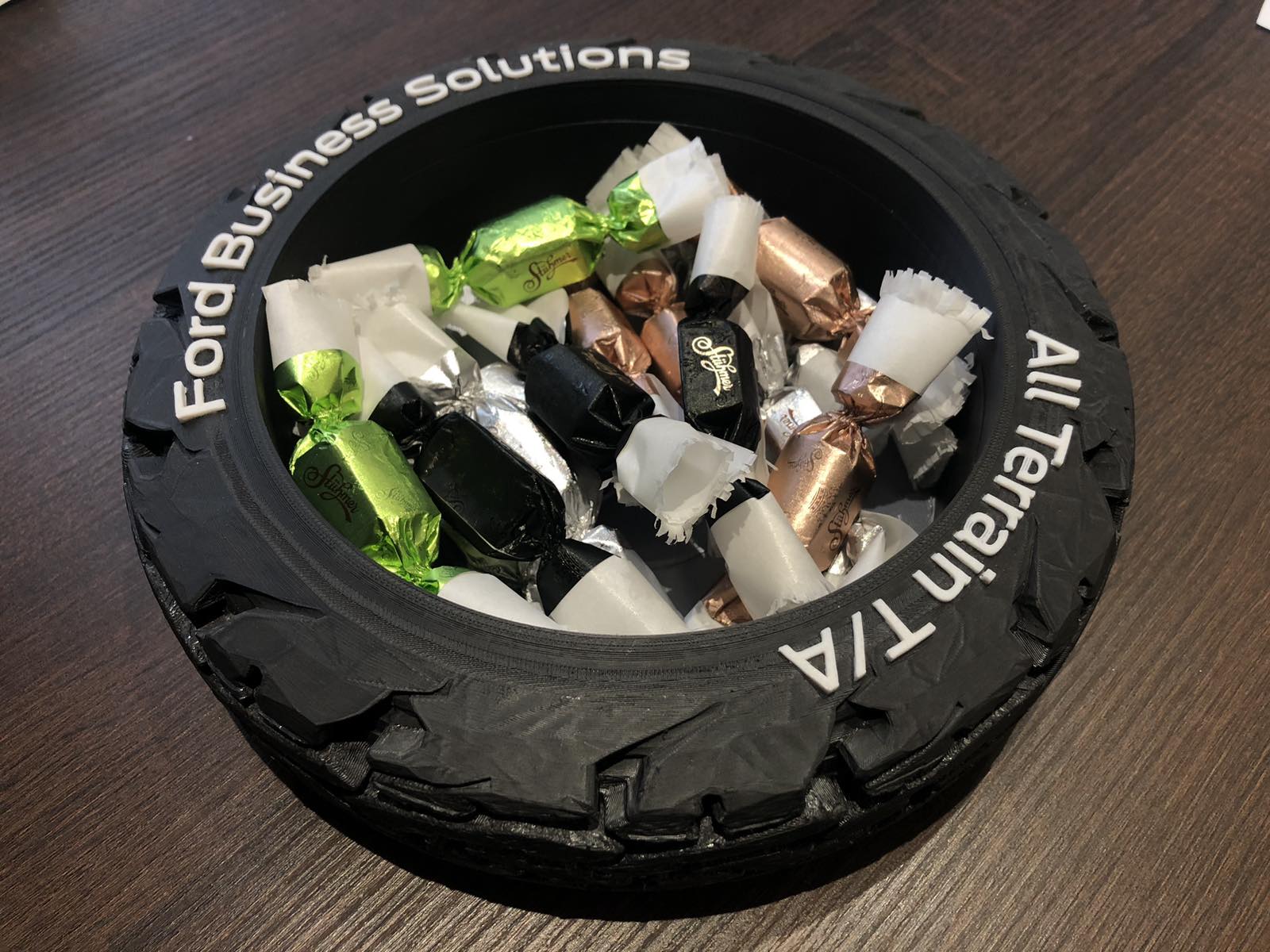 Ford egyedi tároló